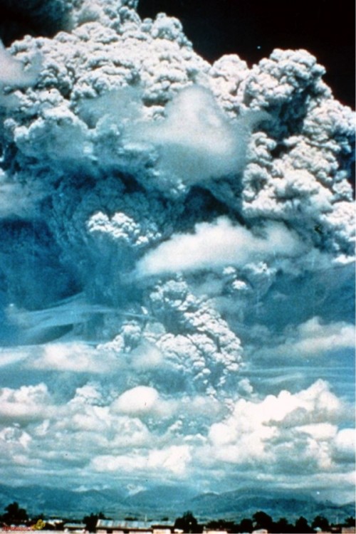 Рис. 15. Извержение вулкана Пинатубо, (1991 г.) 