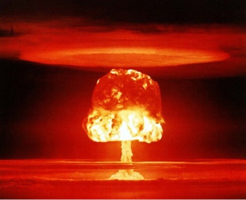 Рис. 37. Ядерные испытания