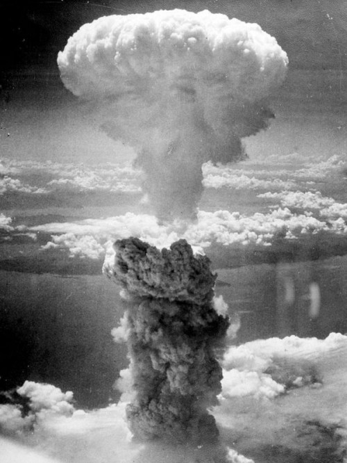 Рис. 39. Атомный взрыв в Нагасаки 9.08.1945г.